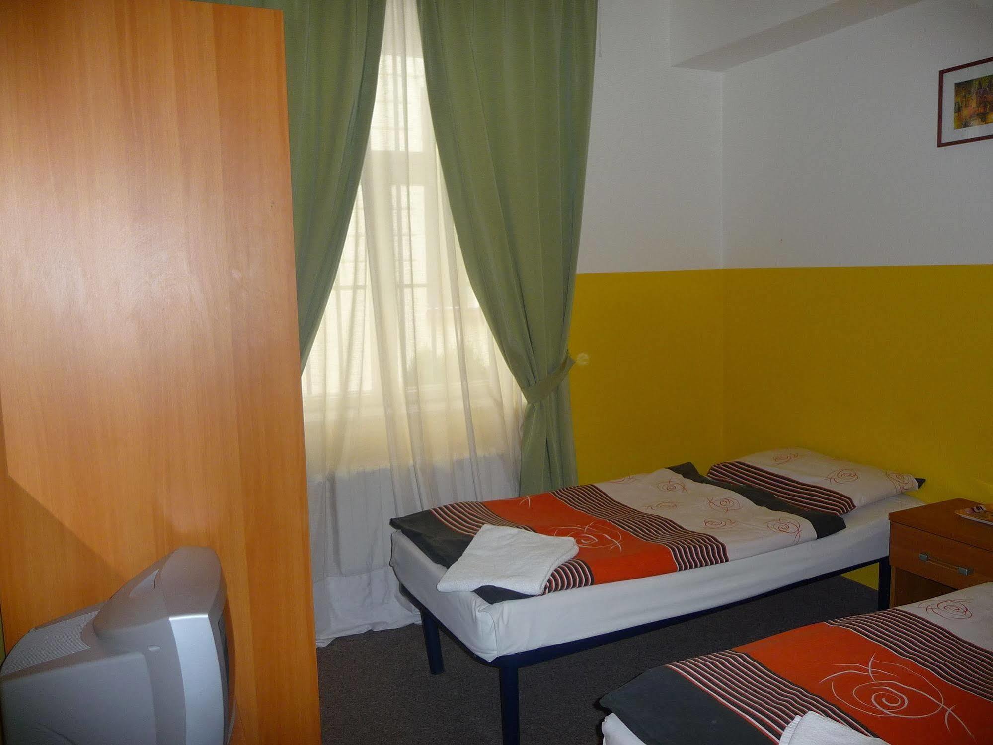Pension City Center Прага Экстерьер фото